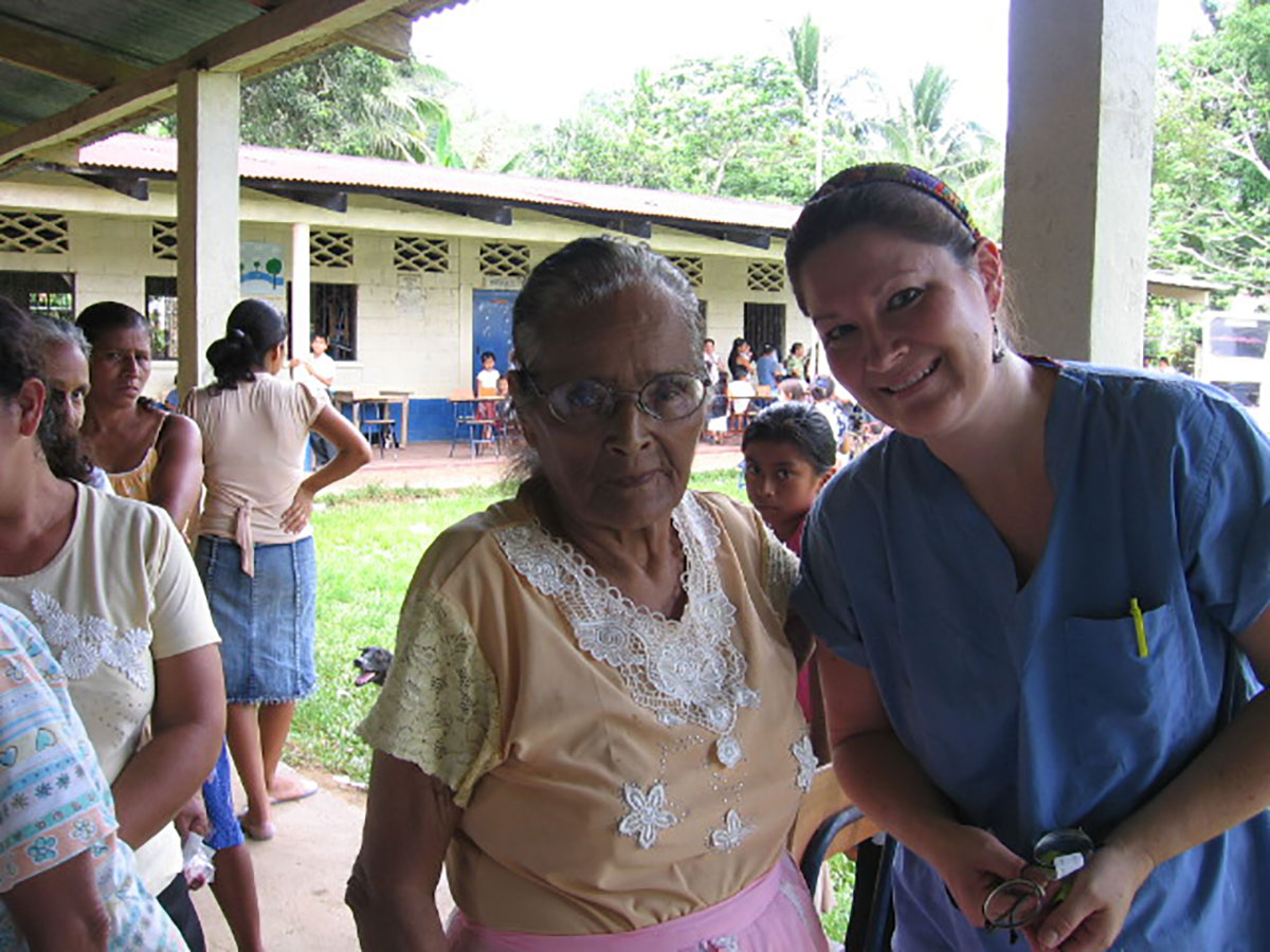 Shelli Gary and Her Family Bring Eyeglasses to Guatemala